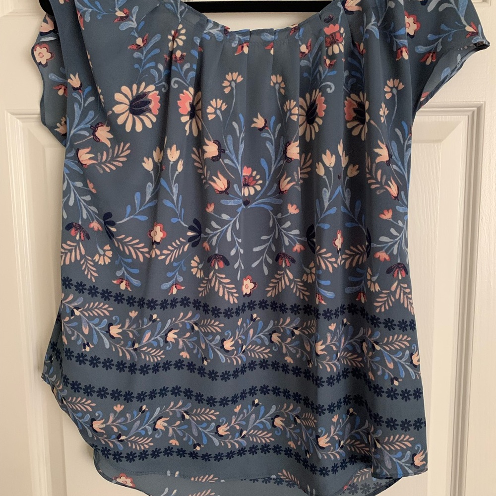 LC Lauren Conrad Blue Floral Cap Sleeve Blouse